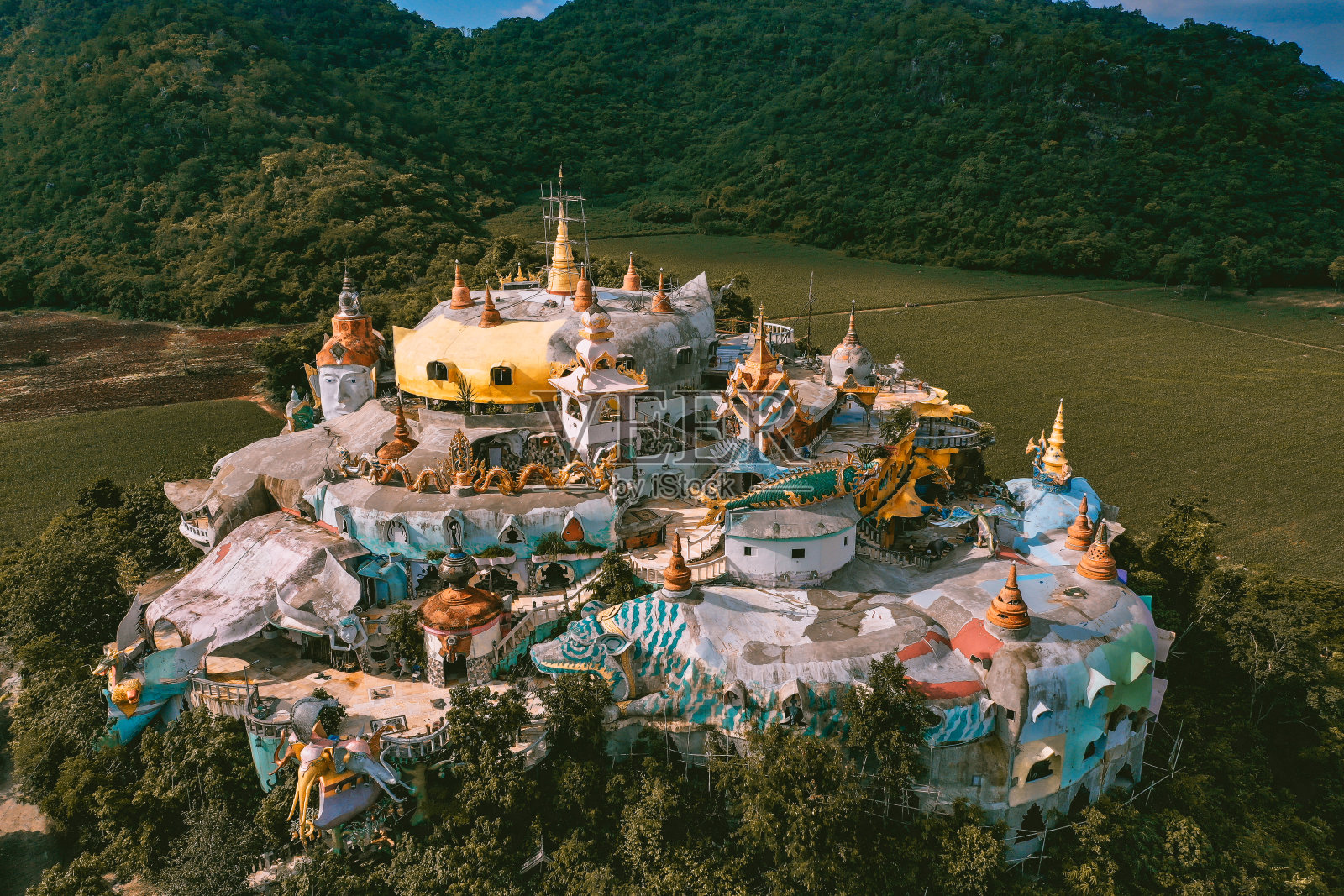 泰国呵叻寺(Nakhon Ratchasima)的Simalai Songtham寺照片摄影图片