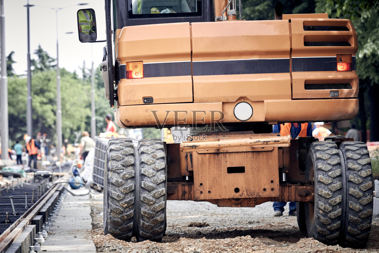 挖掘机在一个重型施工道路现场。照片摄影图片