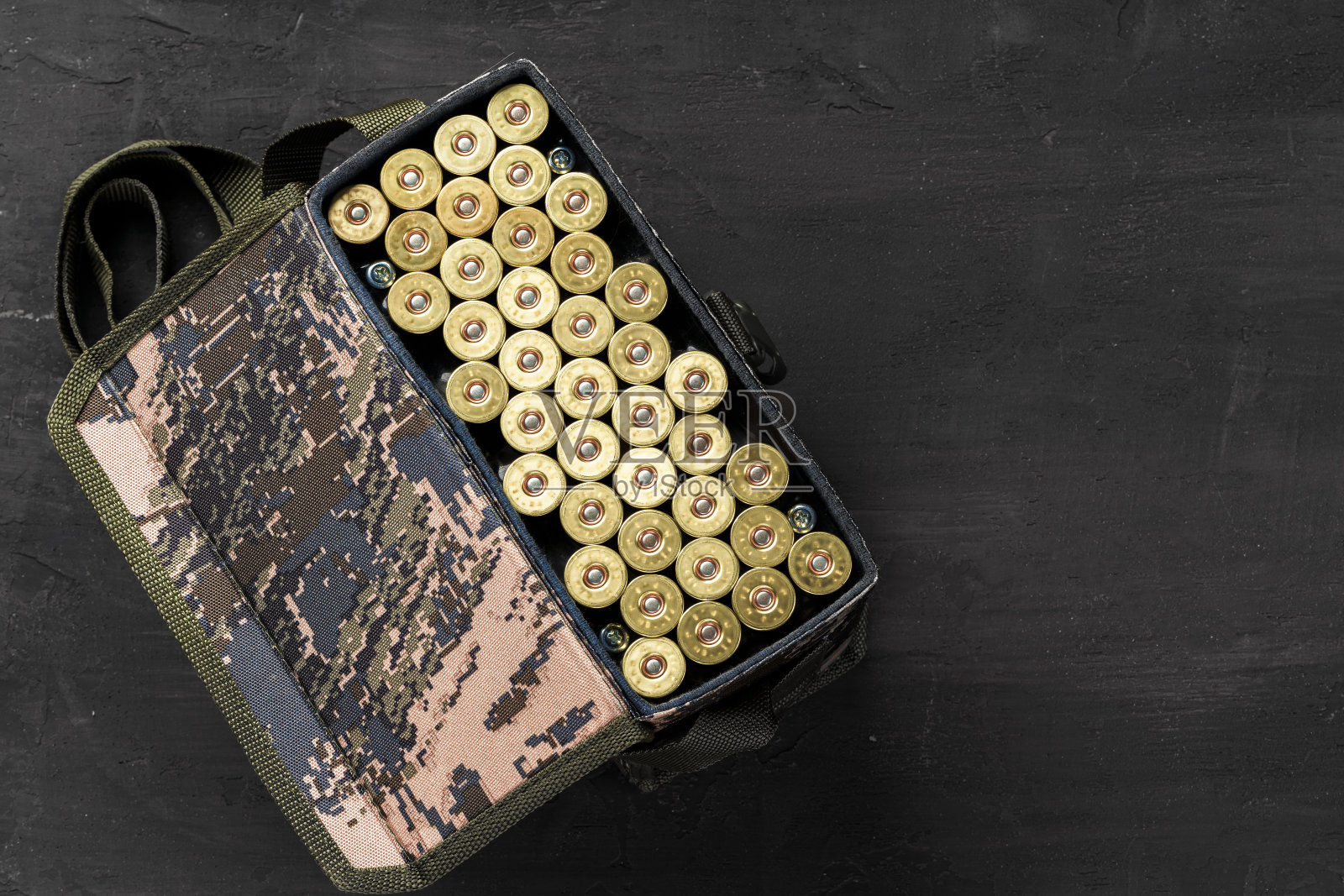 一套猎枪的子弹照片摄影图片