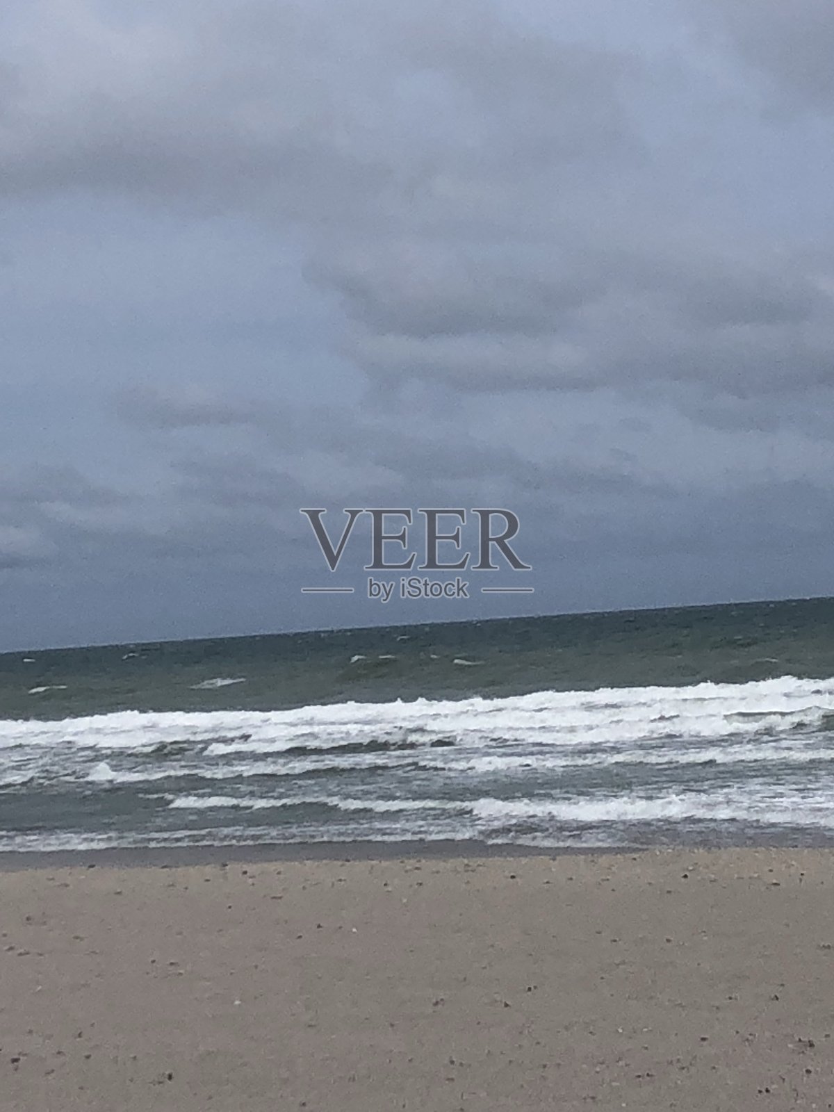 多云的一天照片摄影图片