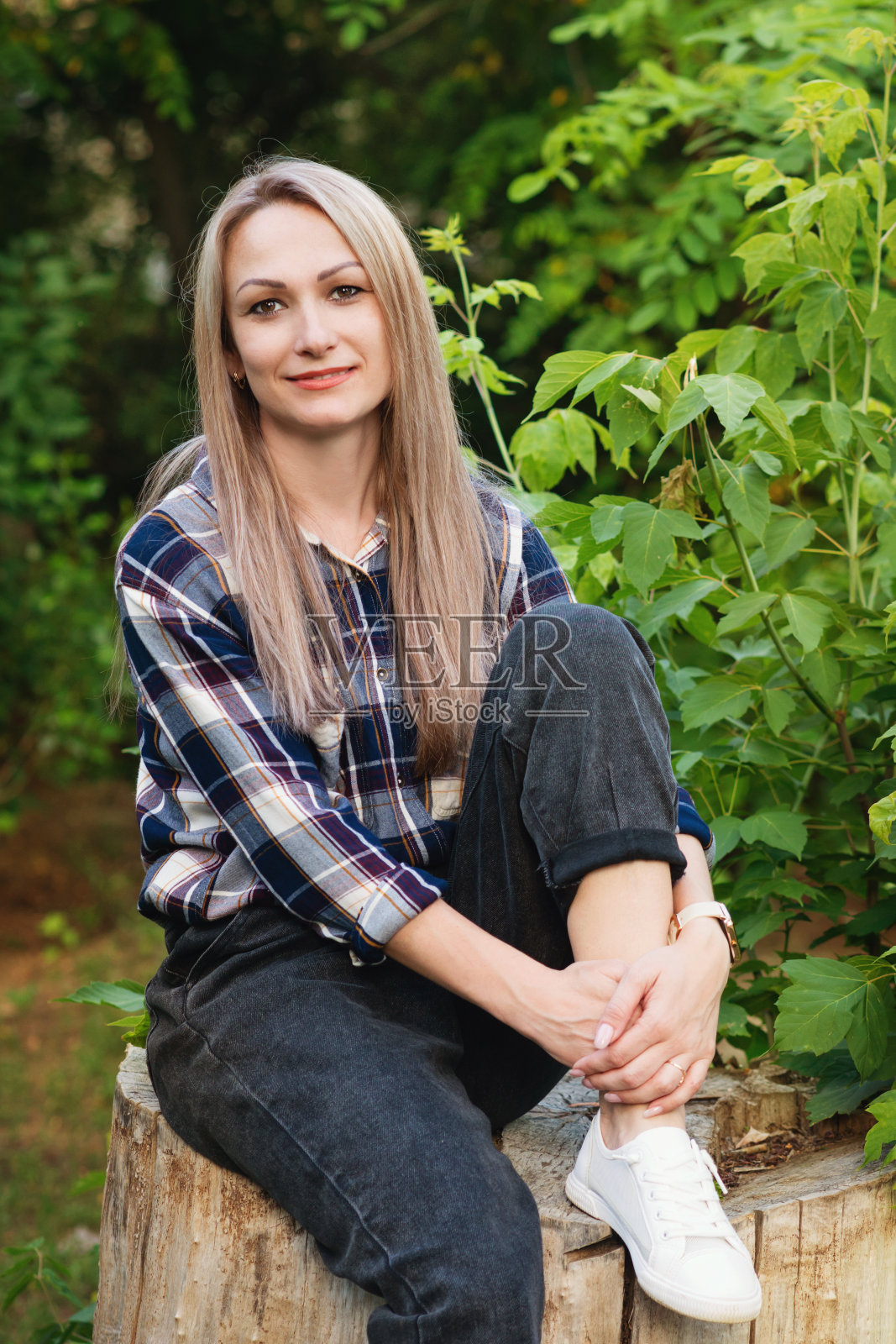 女人喜欢夏天的户外活动照片摄影图片