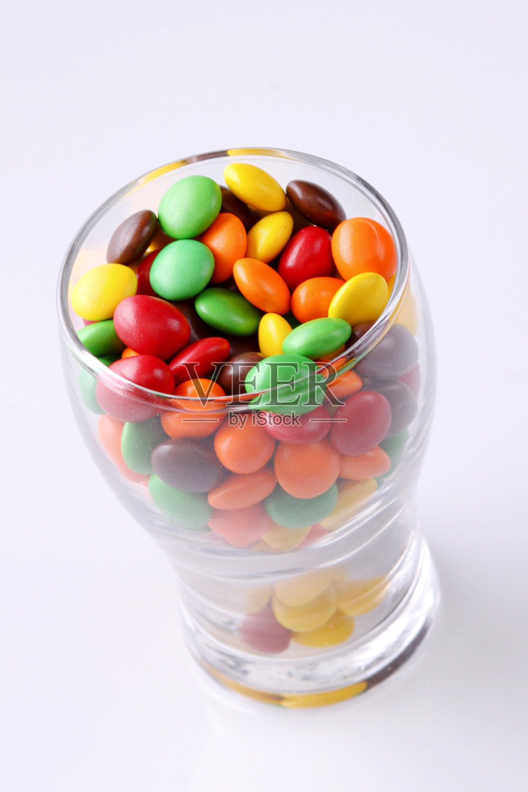 彩色糖果装在玻璃里照片摄影图片