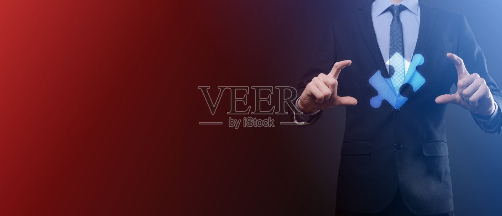 商人手中的连接拼图代表了两家公司的合并或合资、合伙、并购的概念照片摄影图片