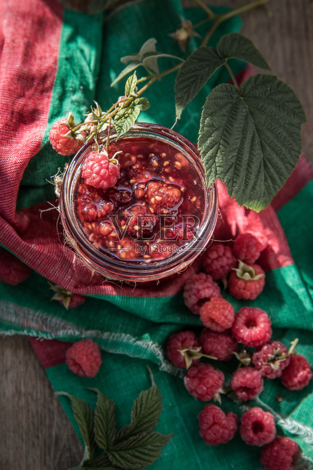 树莓果酱和树莓照片摄影图片