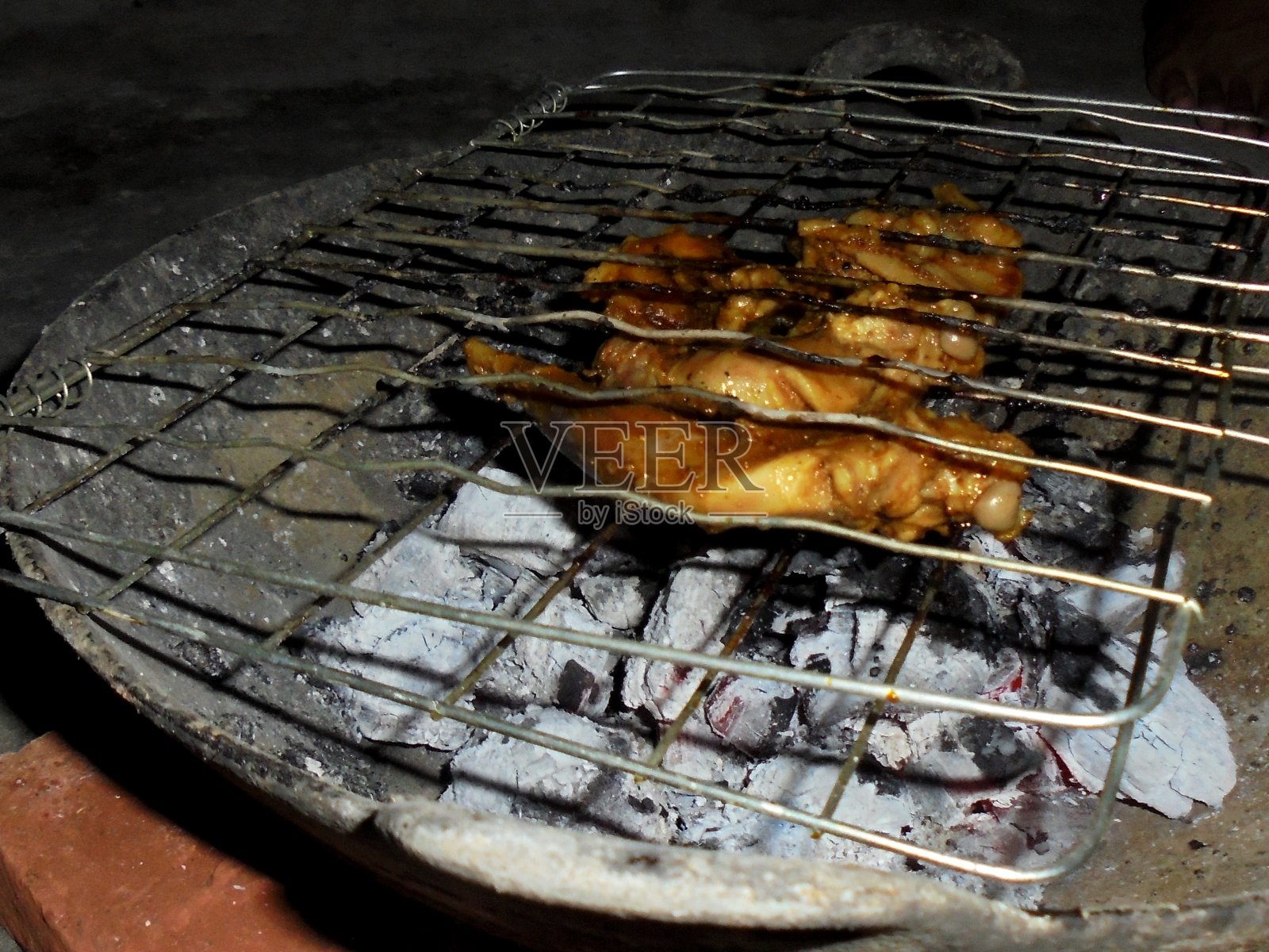 兔子沙爹照片摄影图片