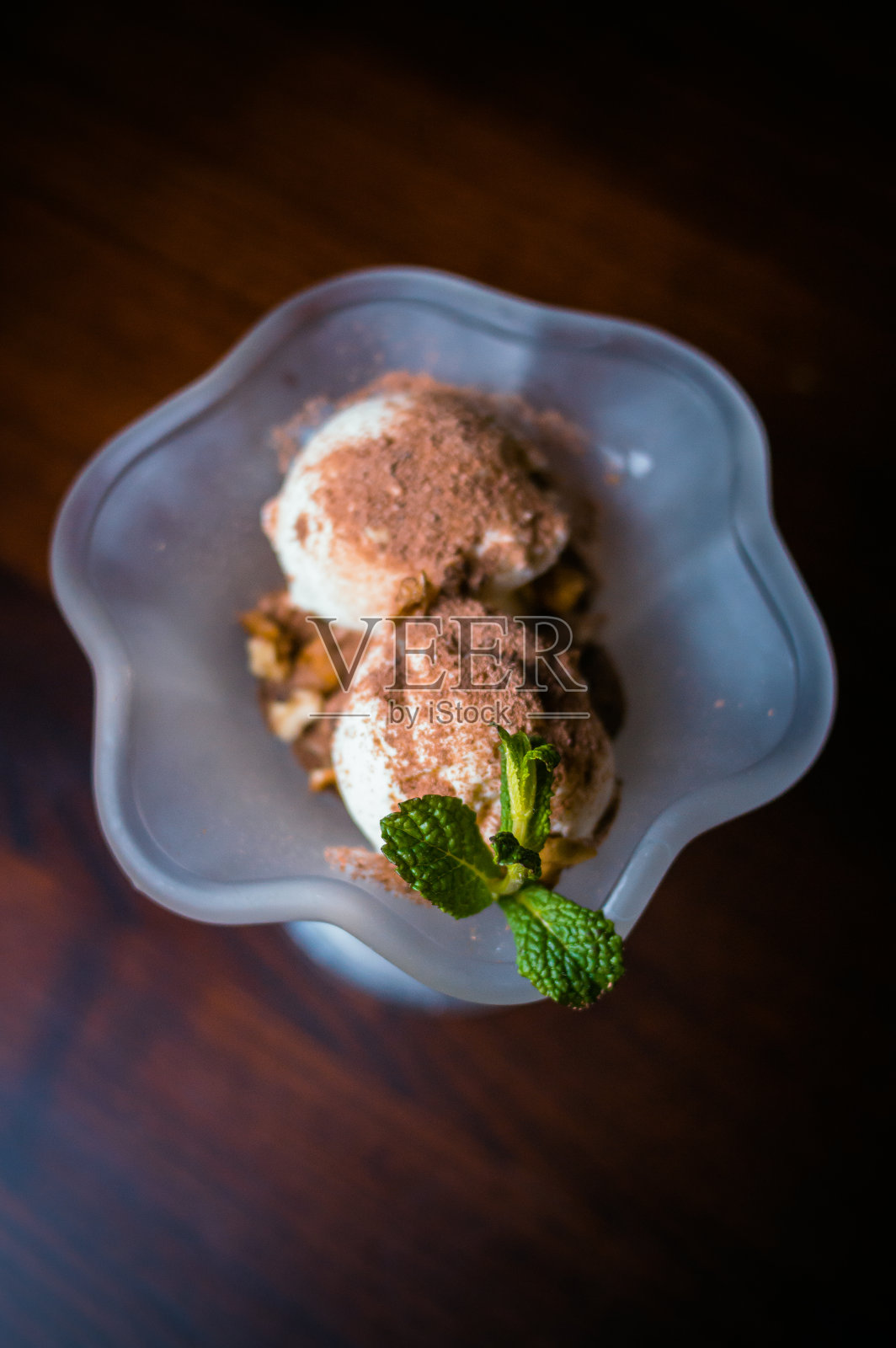 冰淇淋在一个玻璃容器糖果照片摄影图片