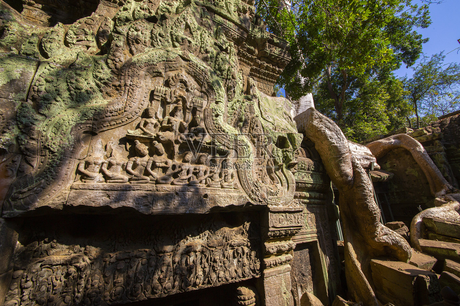 塔普罗姆寺是高棉帝国的一座石头城堡。位于远离Phra Nakhon的护城河照片摄影图片