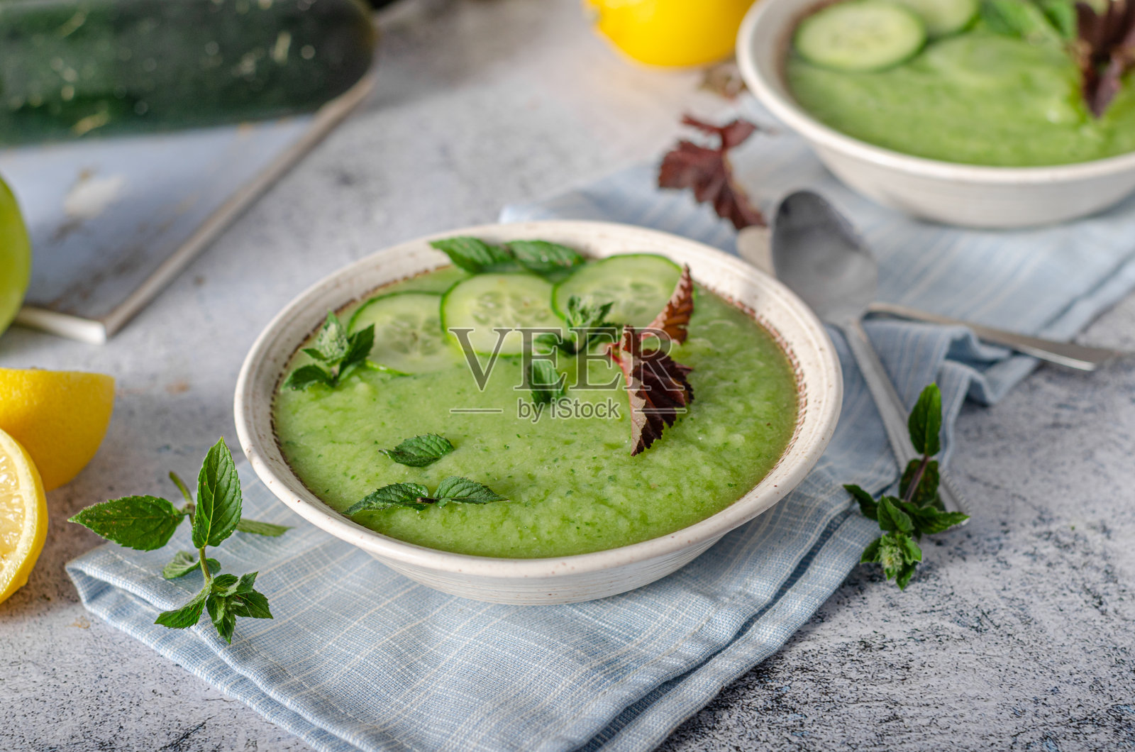 新鲜水果凉菜汤照片摄影图片
