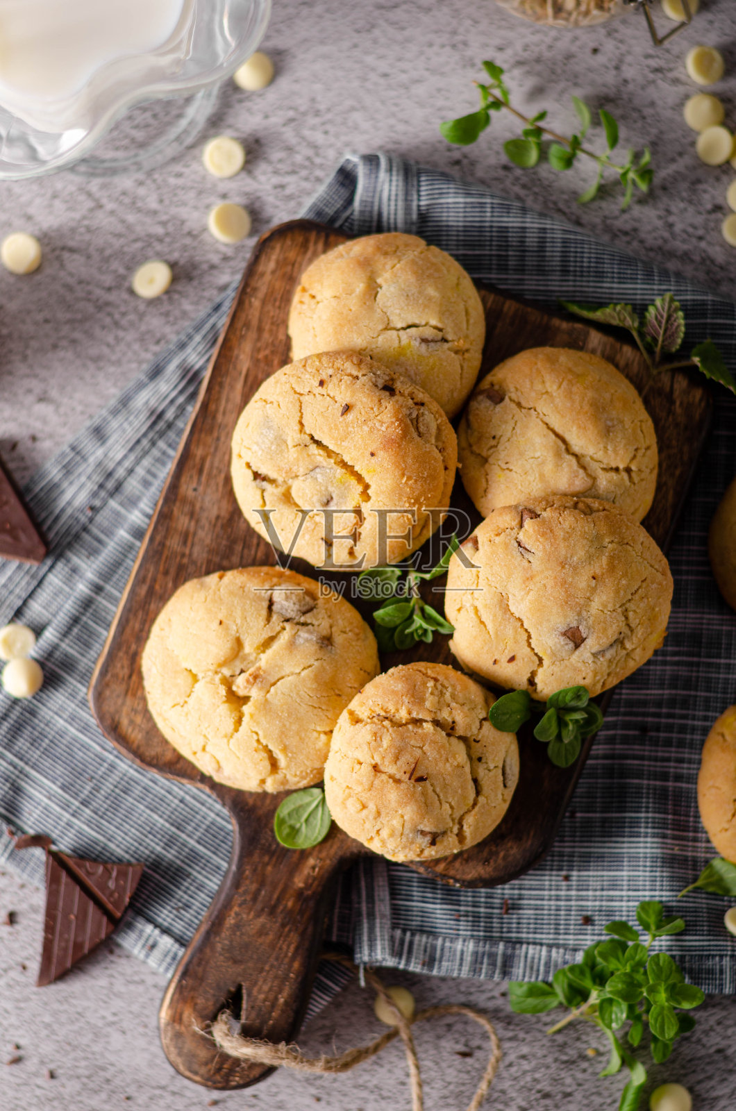 自制美味的巧克力饼干照片摄影图片