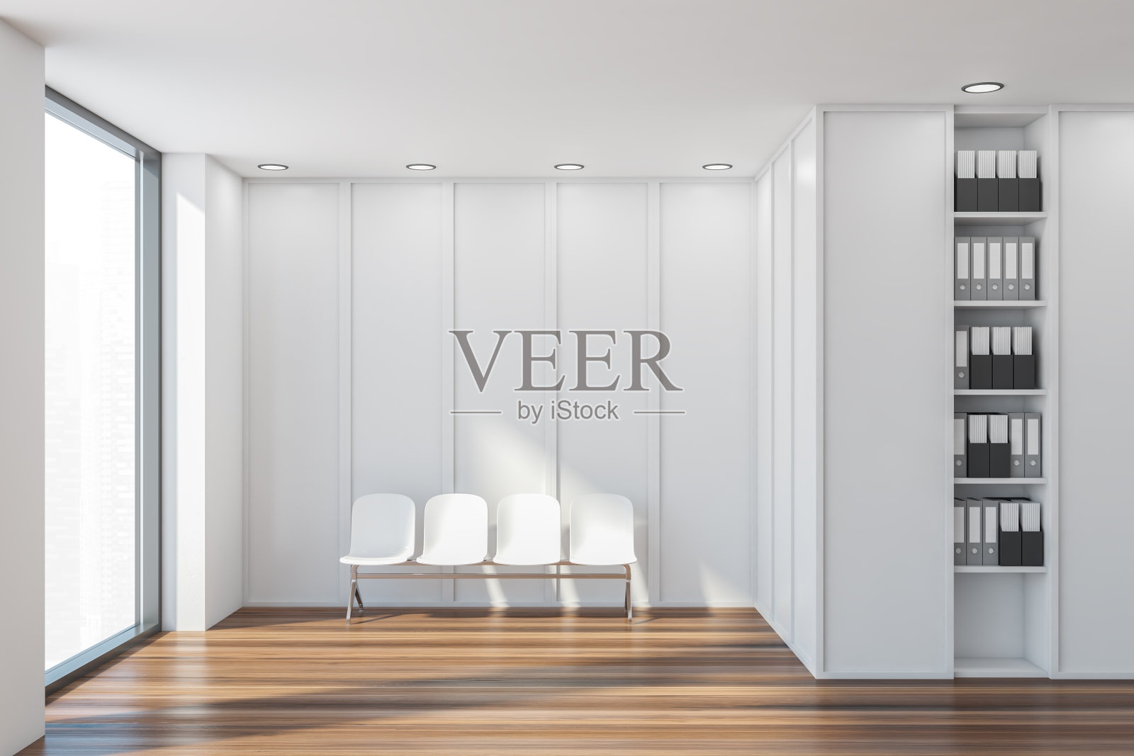 办公室内部有四把椅子和带商业文件夹的架子照片摄影图片