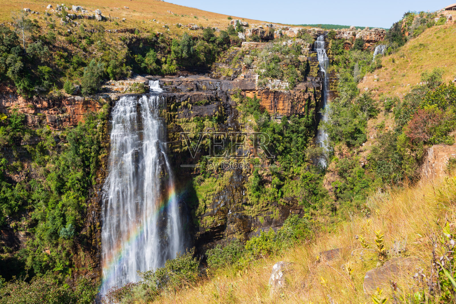 从底部看里斯本瀑布和游泳池，普马兰加，南非照片摄影图片