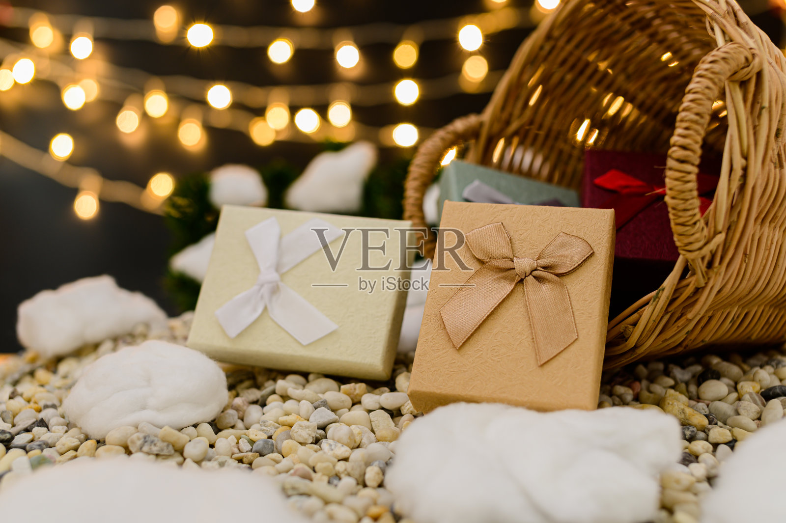 圣诞节礼盒雪夜背景照片摄影图片