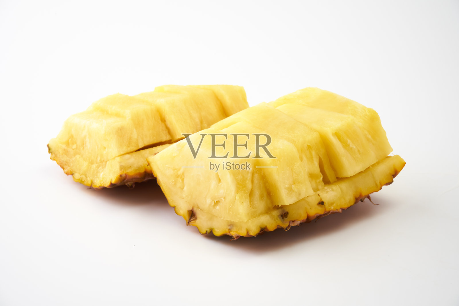 白色背景上的菠萝水果照片摄影图片
