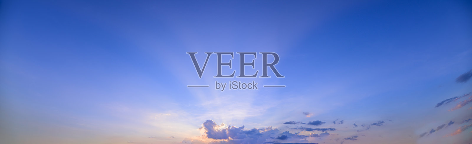 全景天空和云彩傍晚阳光照片摄影图片