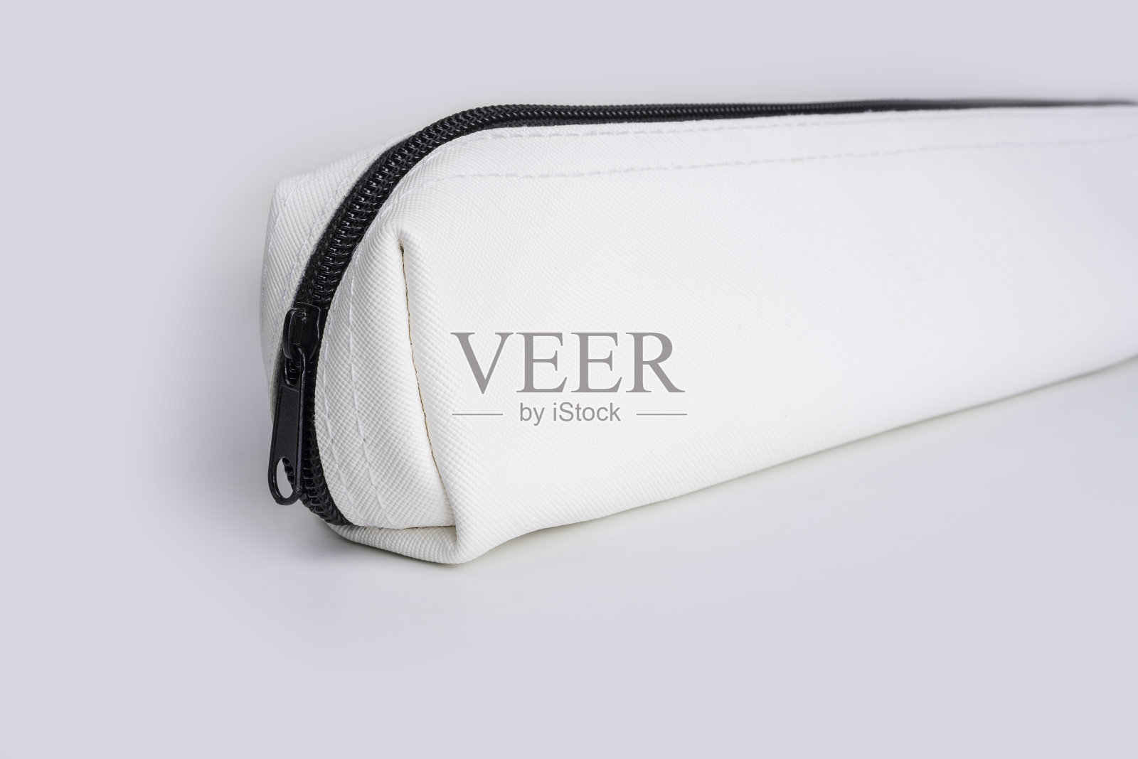 白色文具袋与拉链上的白色照片摄影图片