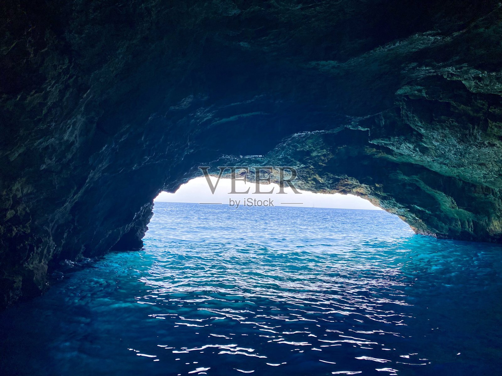 亚得里亚海的洞穴照片摄影图片