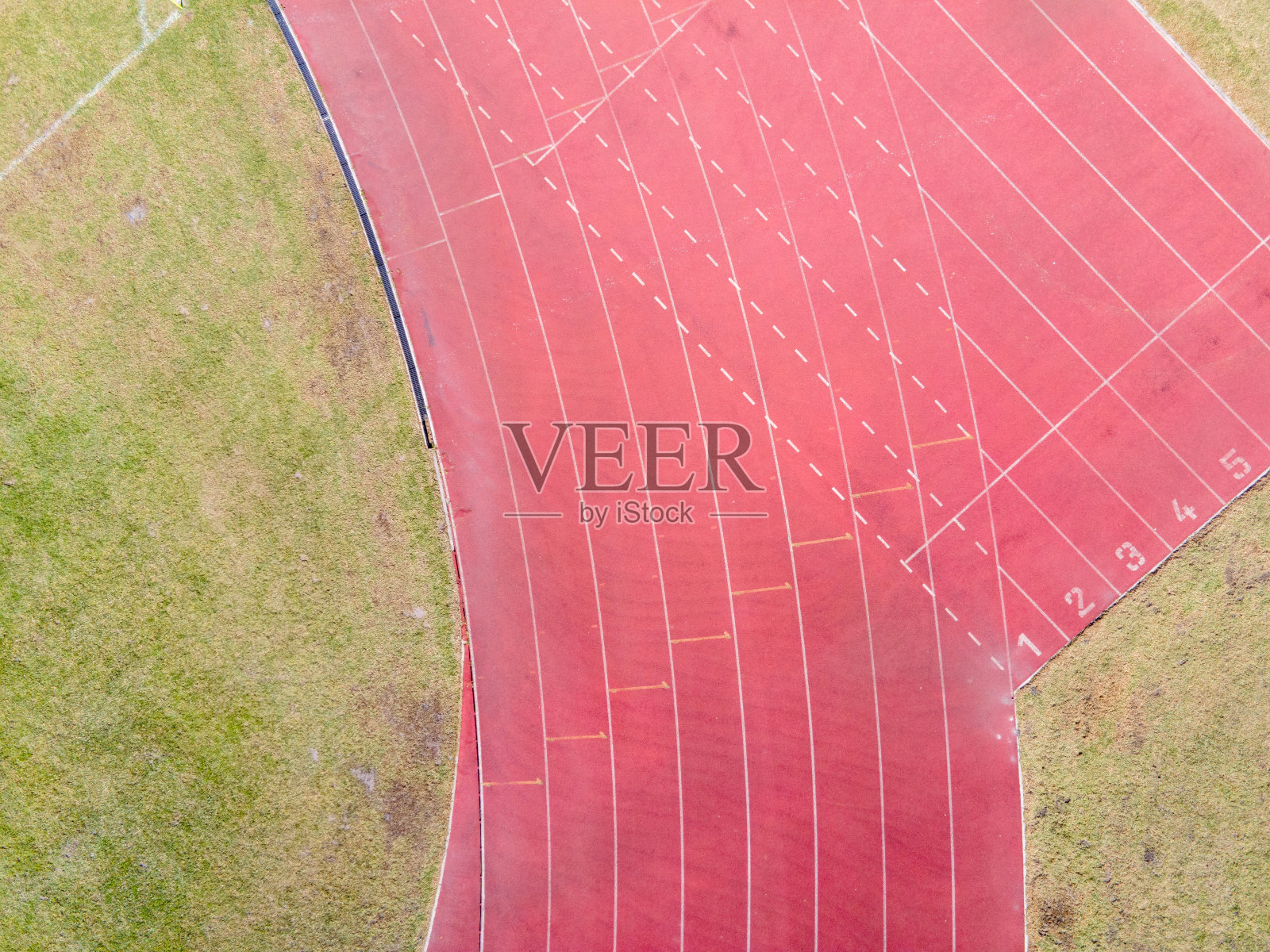 跑道上车道的高角度视图照片摄影图片