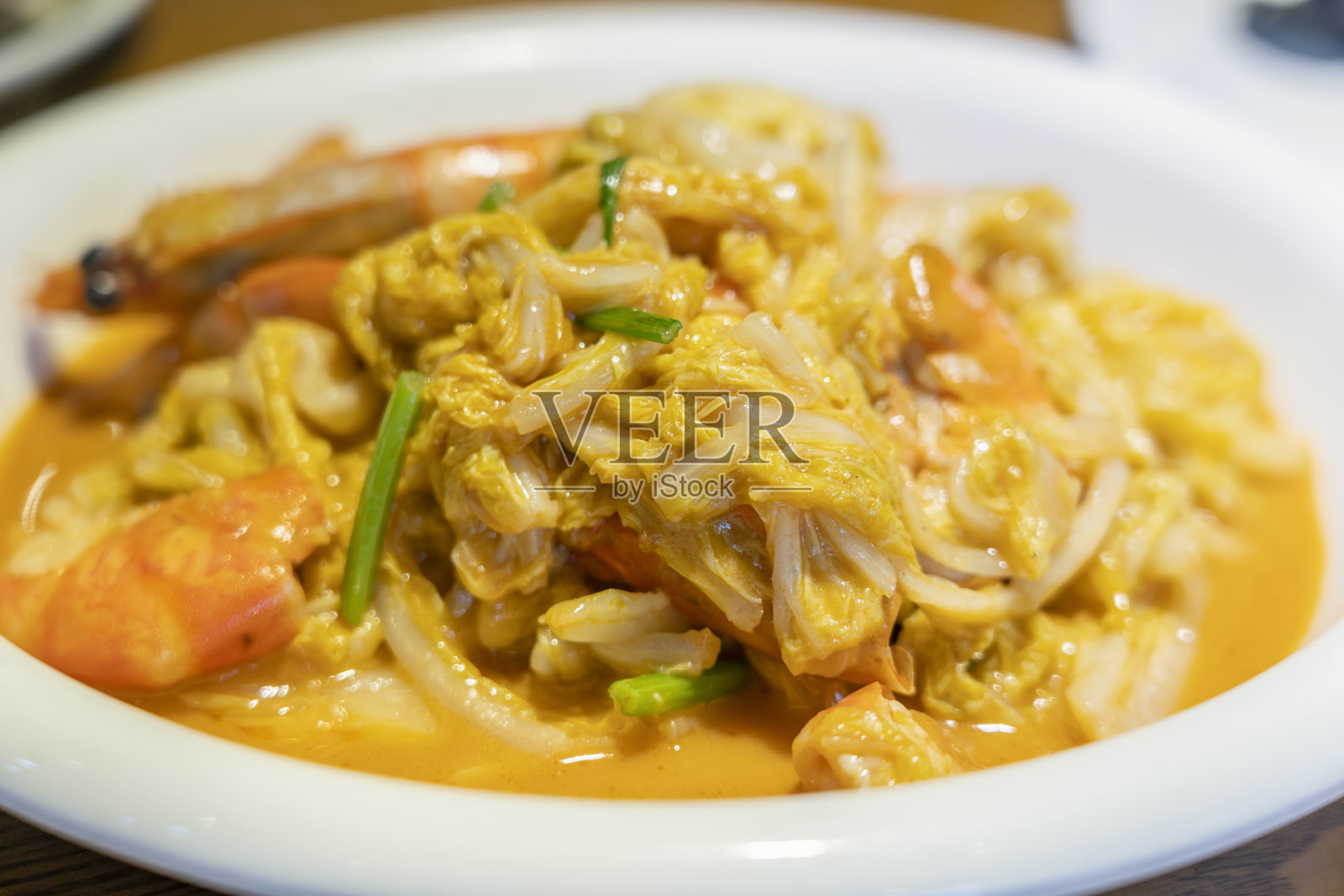 中国传统食物叫水煮大白菜配大虾照片摄影图片