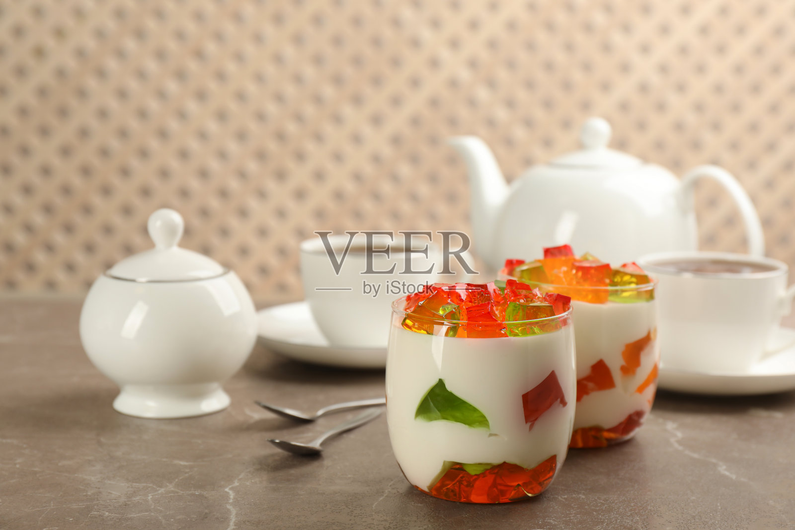 美味的碎玻璃果冻甜点桌上，文字空间照片摄影图片