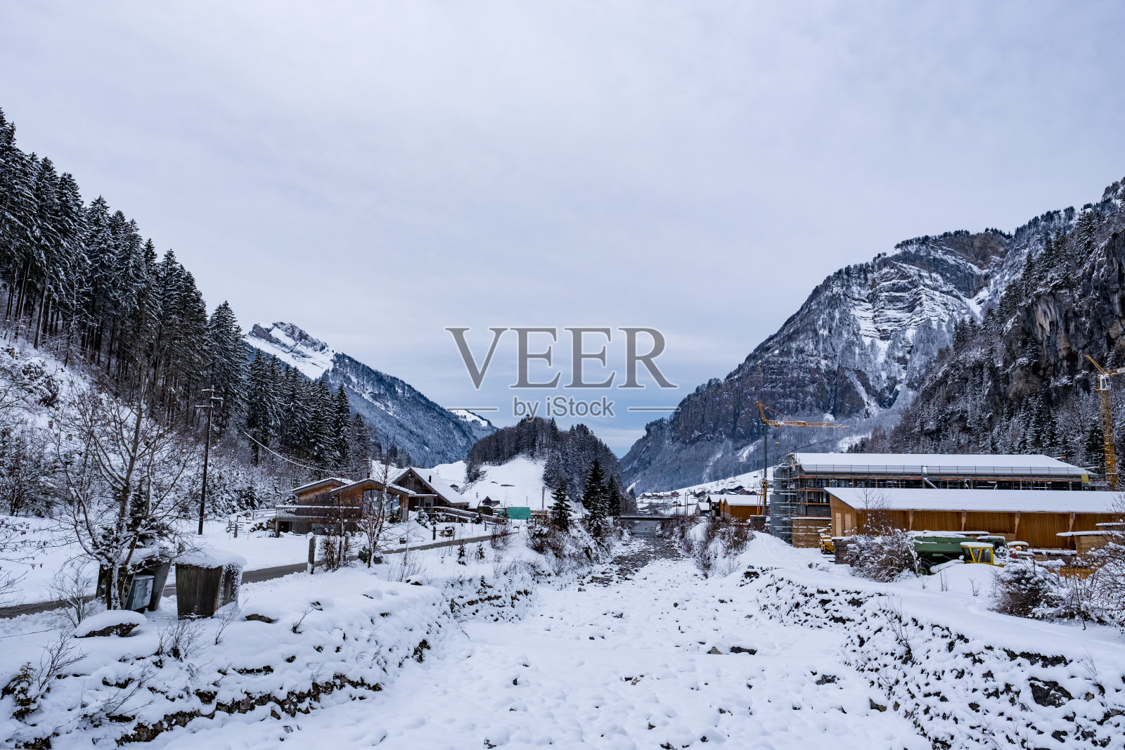 雪覆盖的河床照片摄影图片