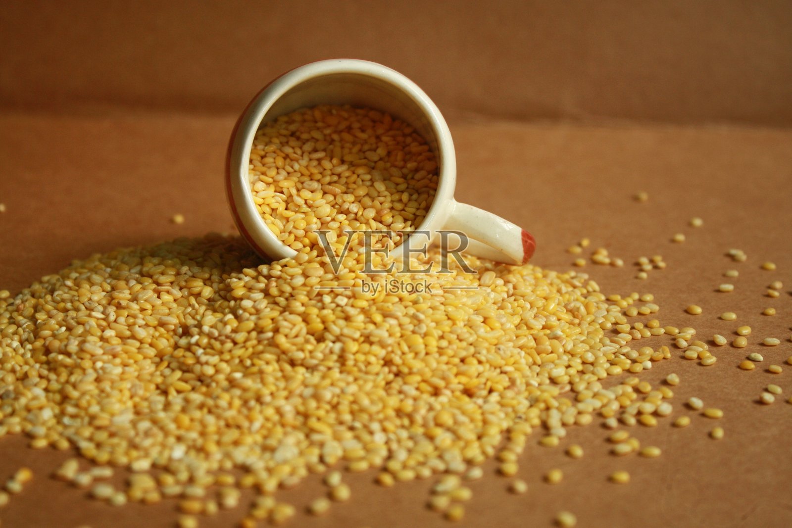 Mung dal 或 Moong dal 食物背景照片摄影图片