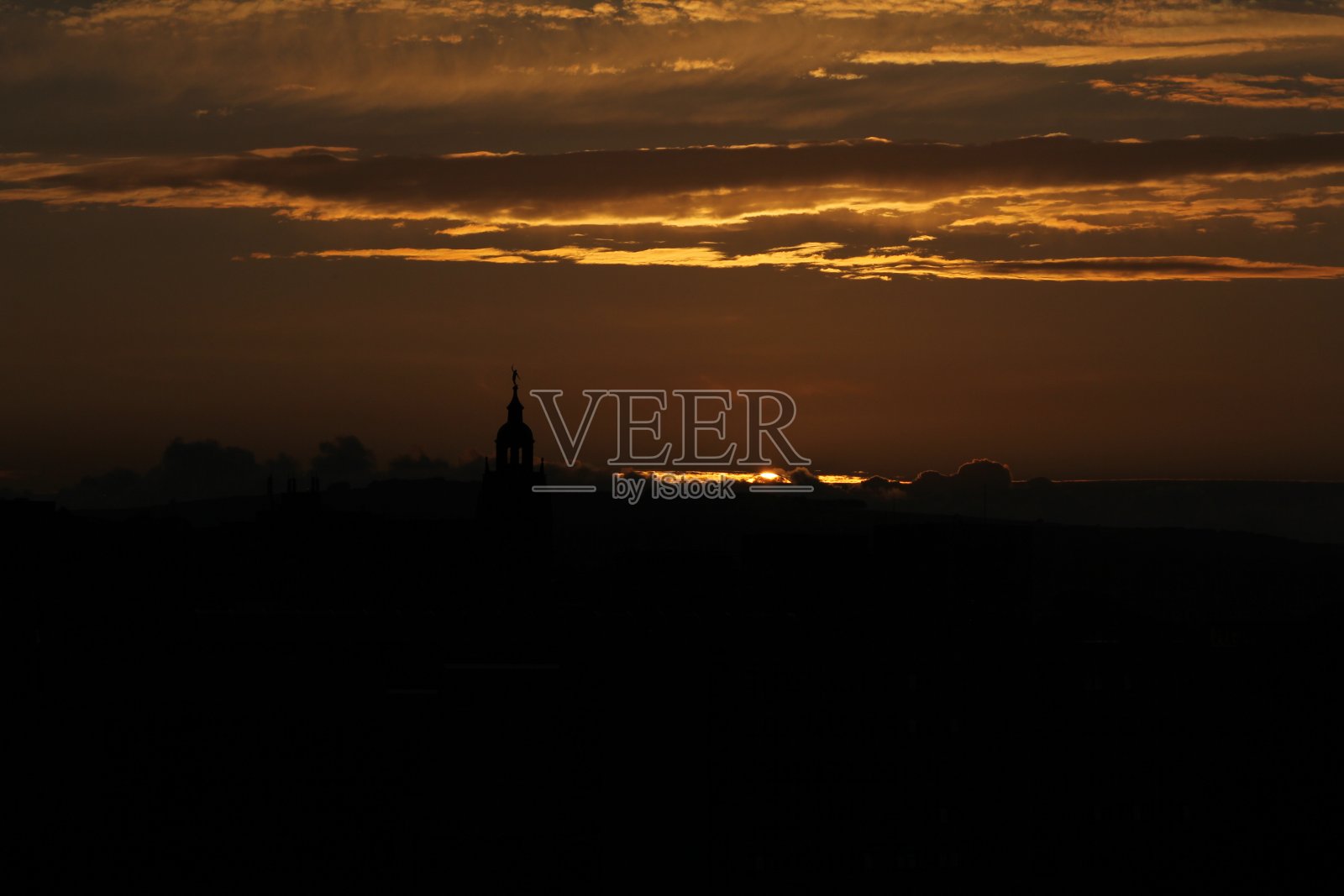 太阳要下山了照片摄影图片