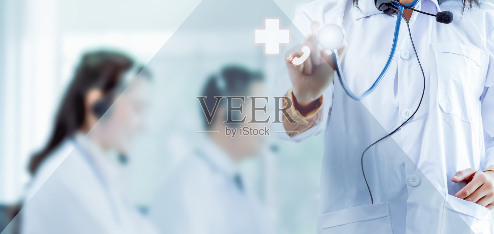 双重曝光背景和混合图像横幅医生远程医疗顾问或健康紧急服务在线呼叫中心在医院与复制空白。照片摄影图片