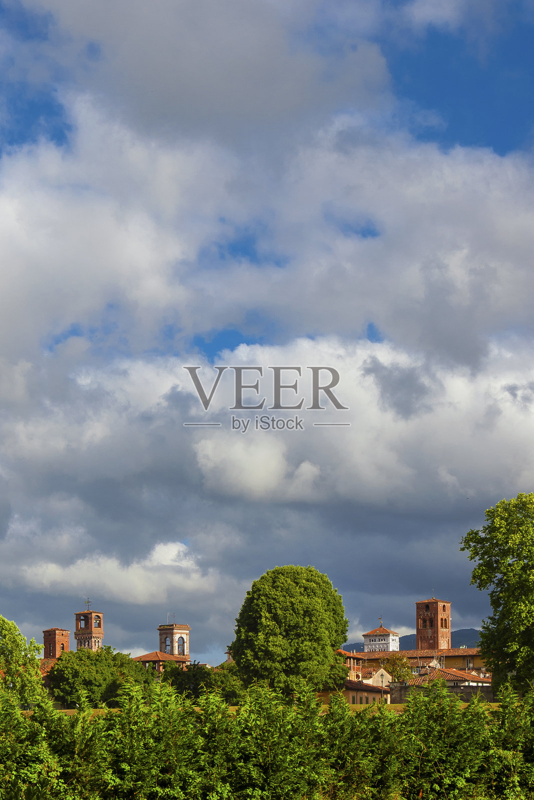 卢卡绿色城市照片摄影图片