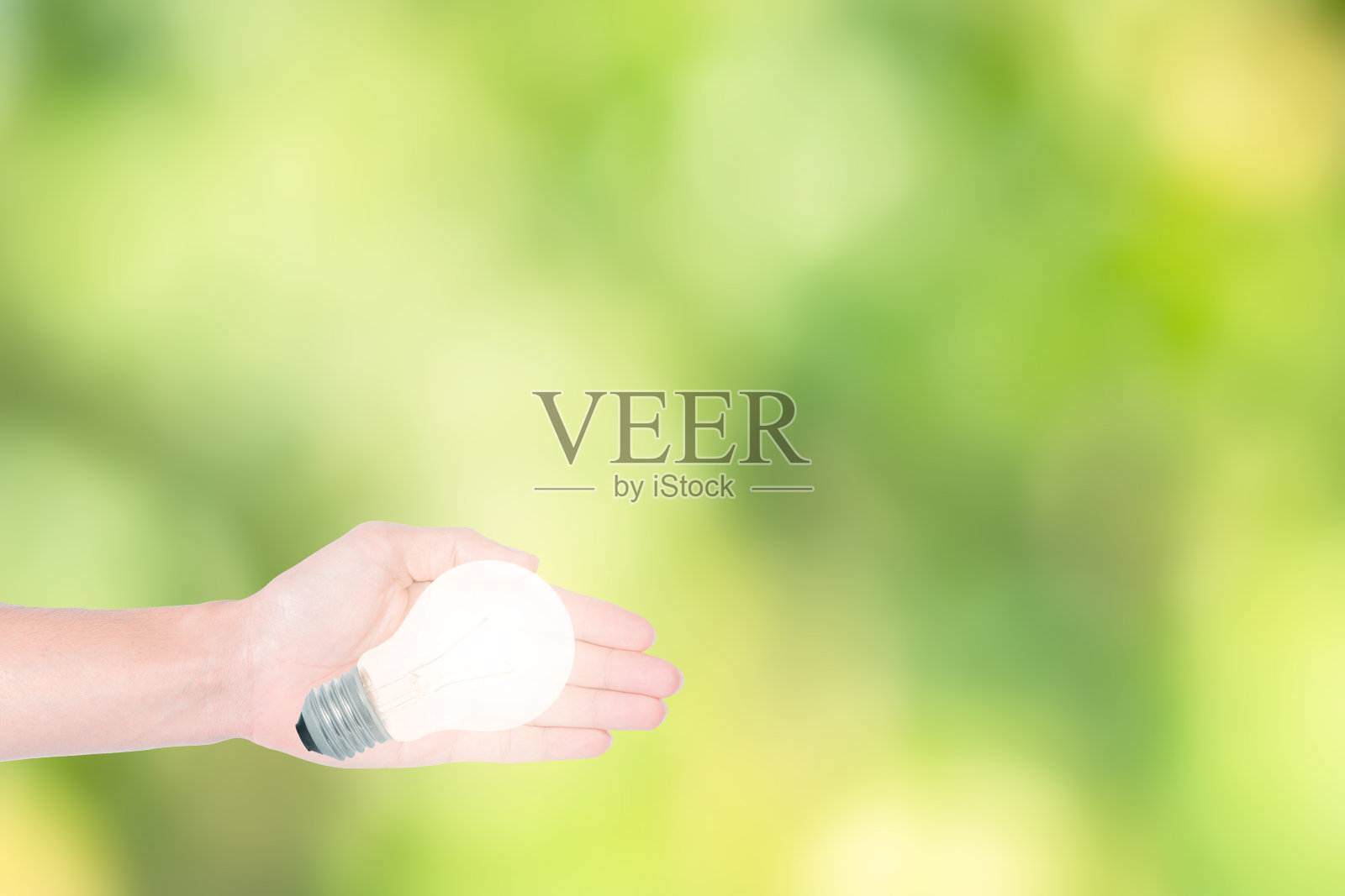 人性化的手工理念，节能的灯泡，自然的散景背景照片摄影图片