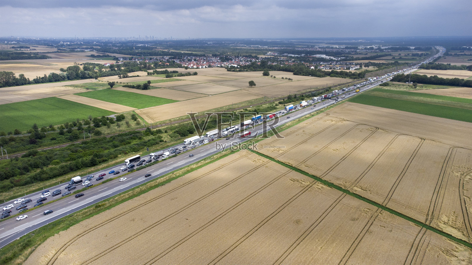 德国A3高速公路交通堵塞，鸟瞰图照片摄影图片