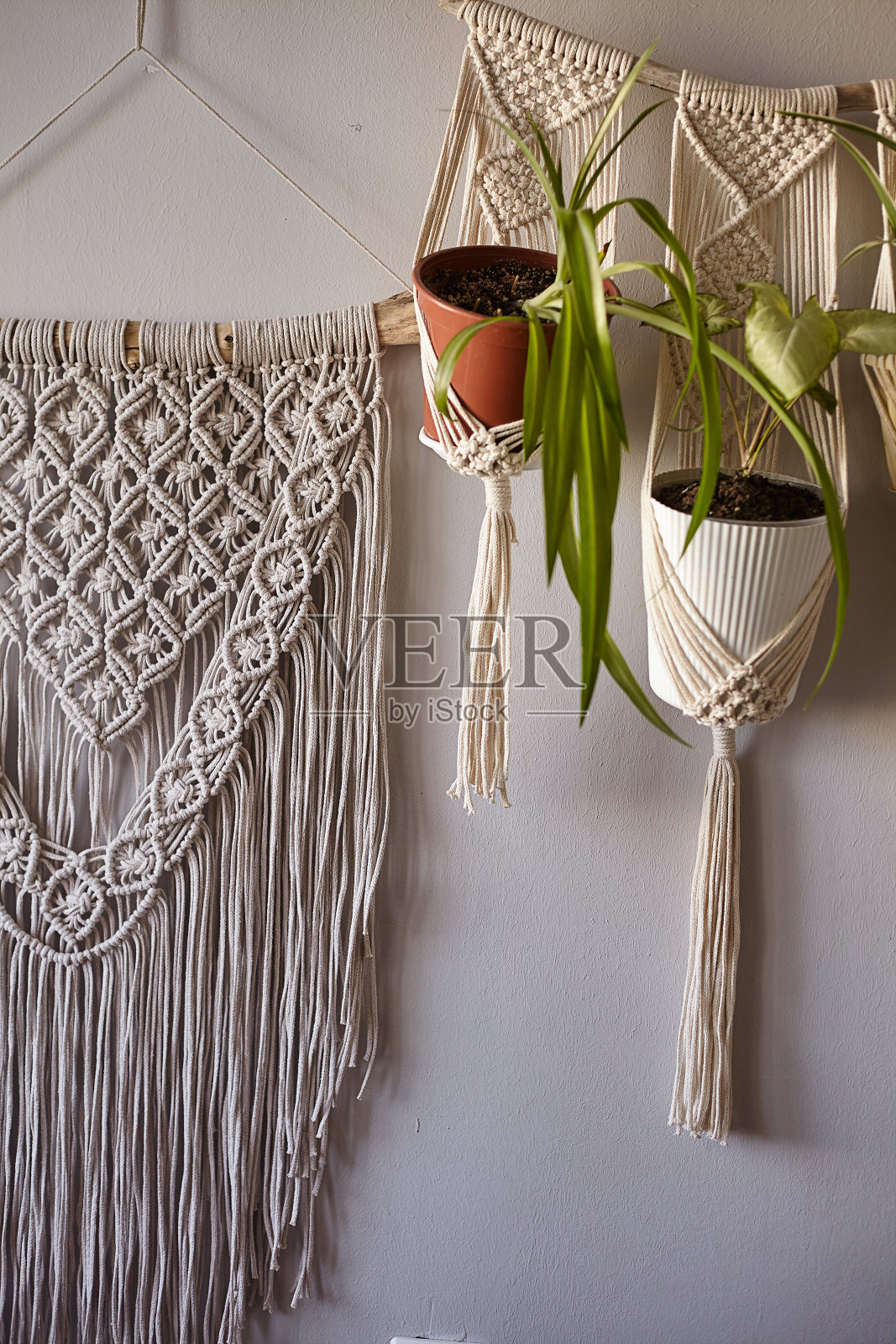 流苏花边产品。墙上装饰着波西米亚风格。手工制作的照片摄影图片
