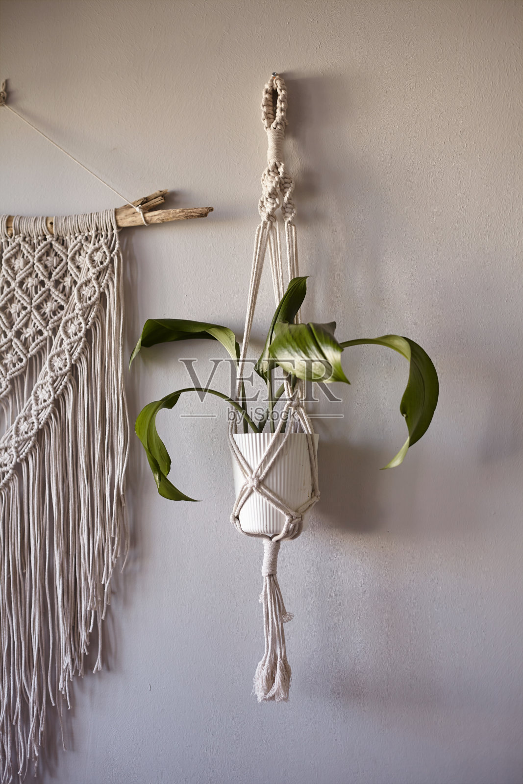 流苏花边产品。墙上装饰着波西米亚风格。手工制作的照片摄影图片