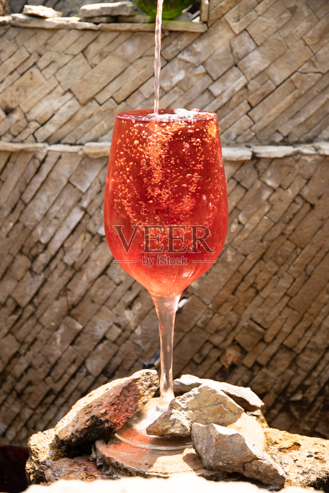 大红镜喷泉装饰照片摄影图片