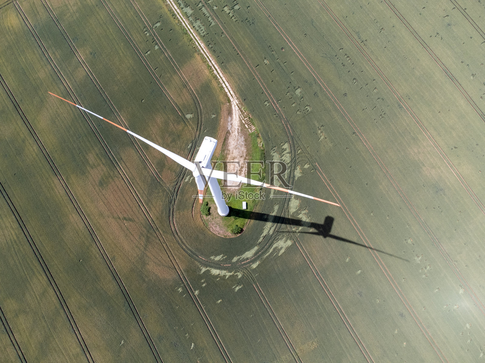 风能在一个领域从上方“n照片摄影图片