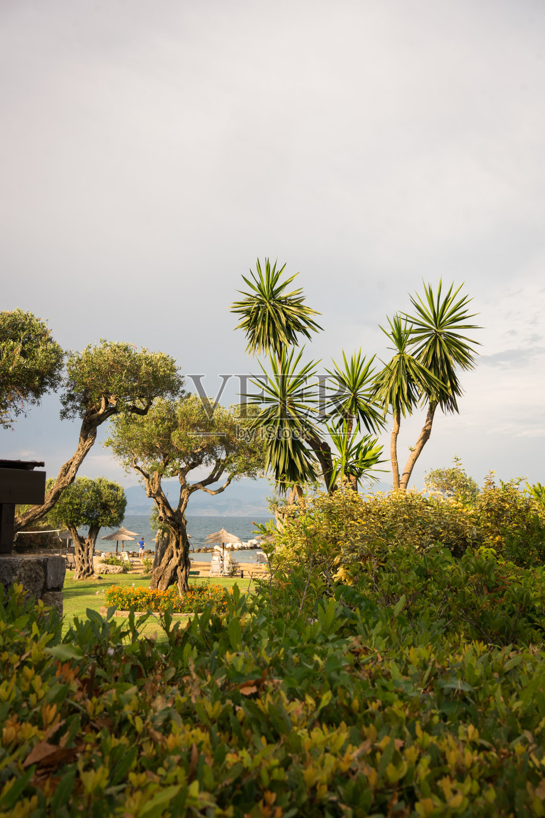 美丽的风景，平静的大海照片摄影图片