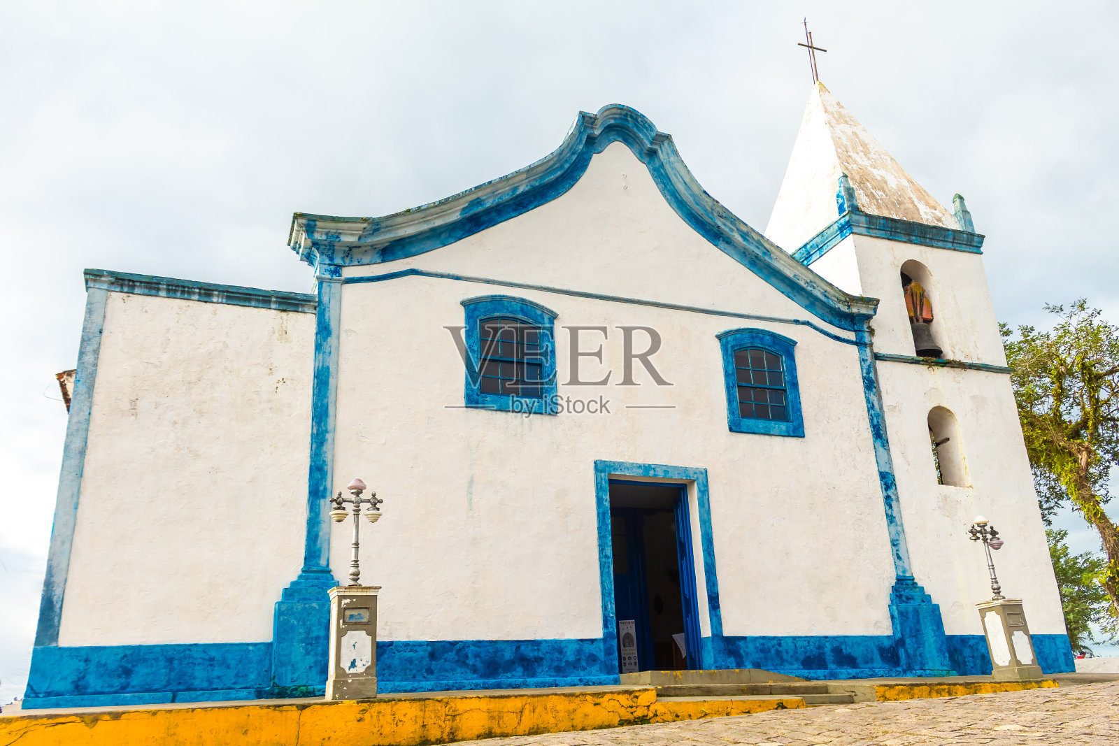 Cananeia、SP、巴西。教堂São João巴蒂斯塔，城市的旅游目的地。照片摄影图片