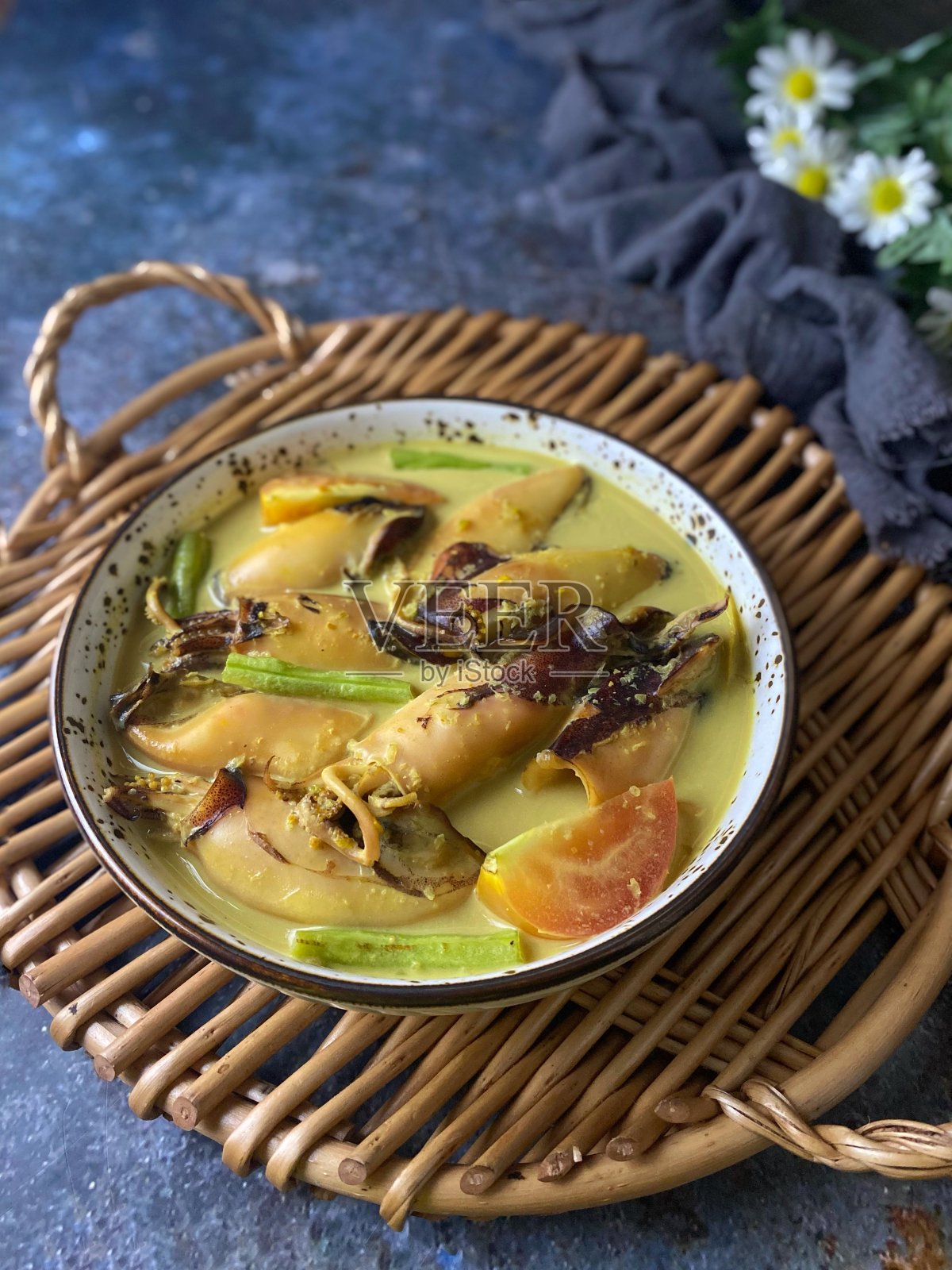 油煮墨鱼照片摄影图片