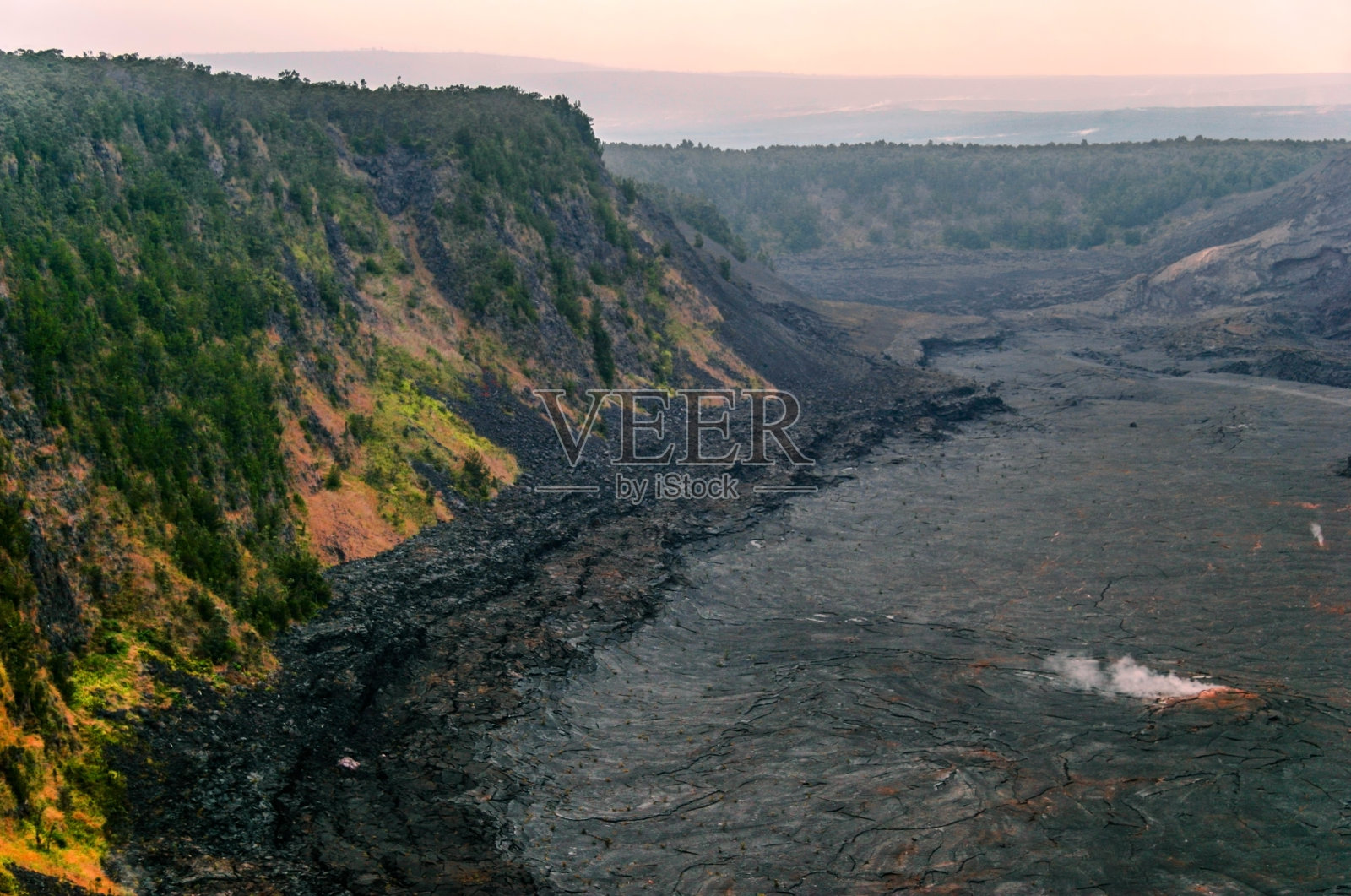 Lavafield烟照片摄影图片