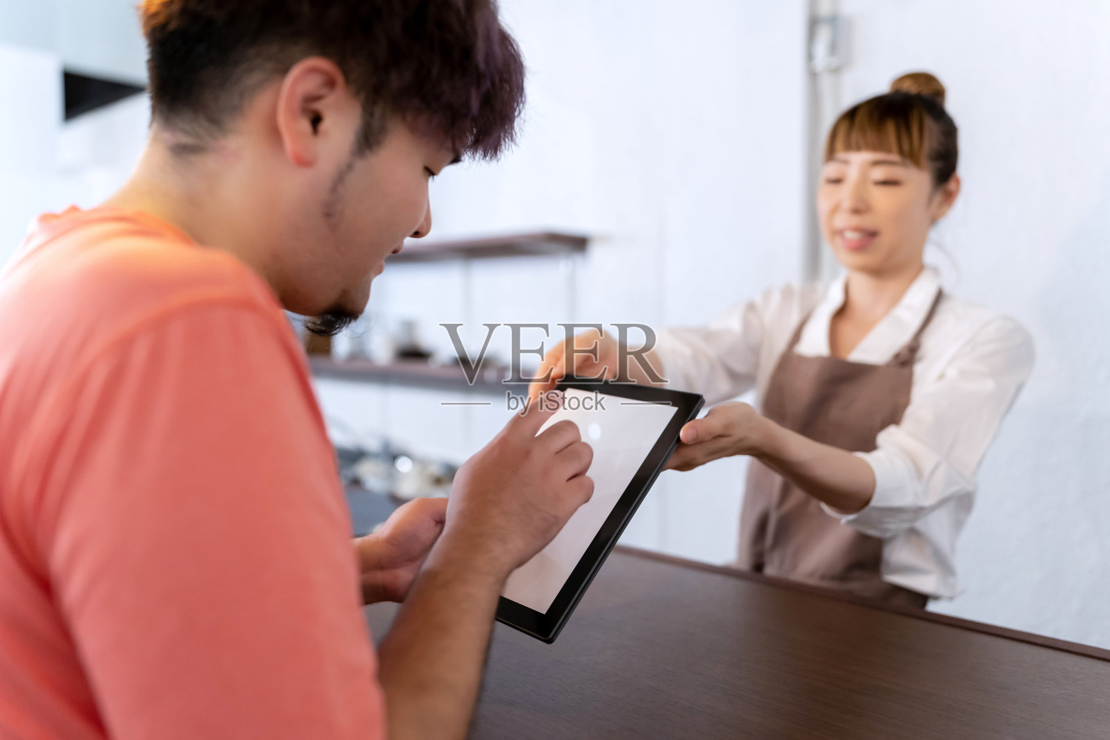后电晕社会:点餐照片摄影图片