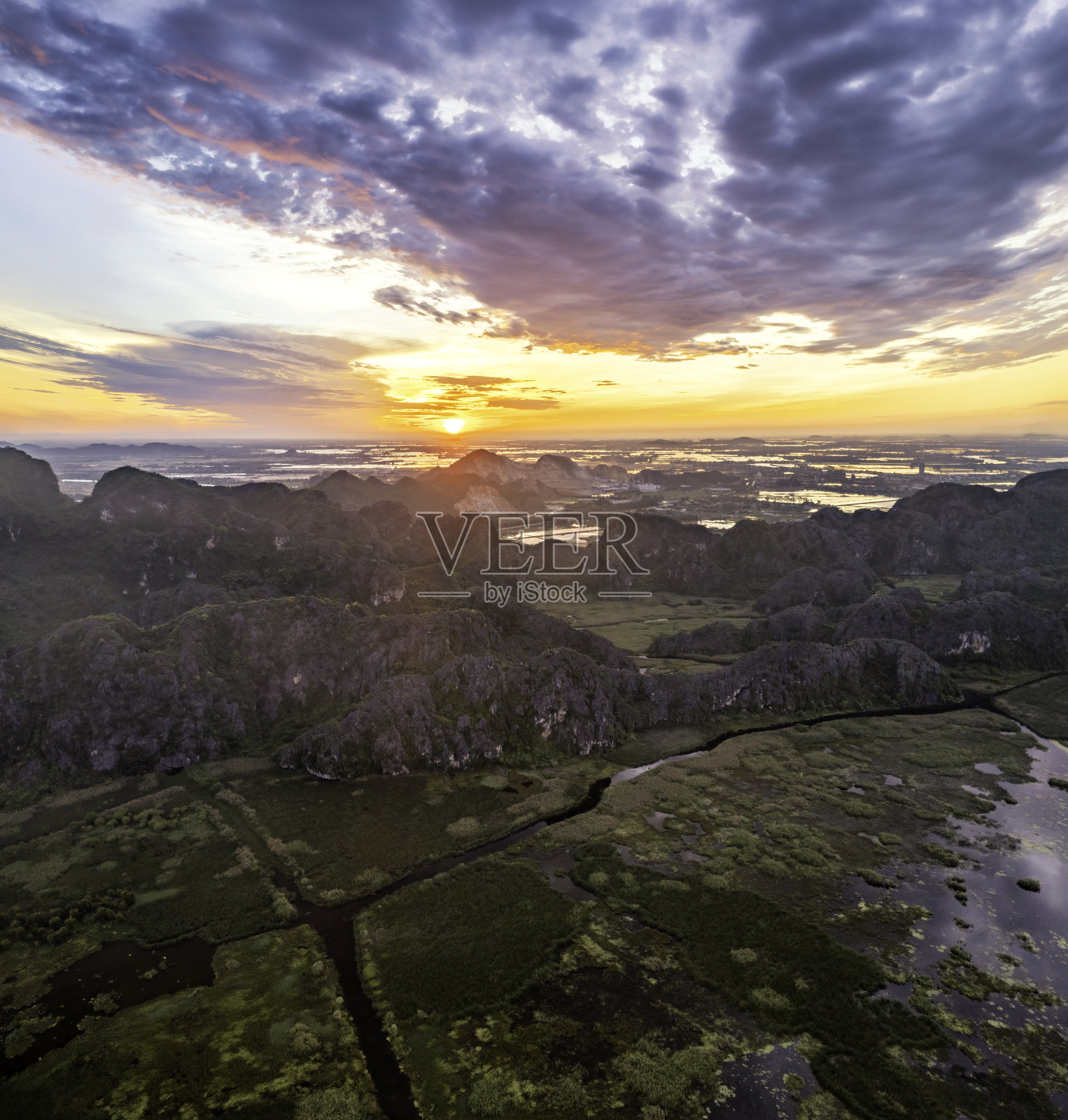 越南宁平万隆自然保护区鸟瞰图照片摄影图片