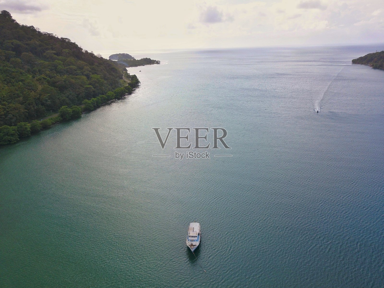 海上船只的高角度视图照片摄影图片