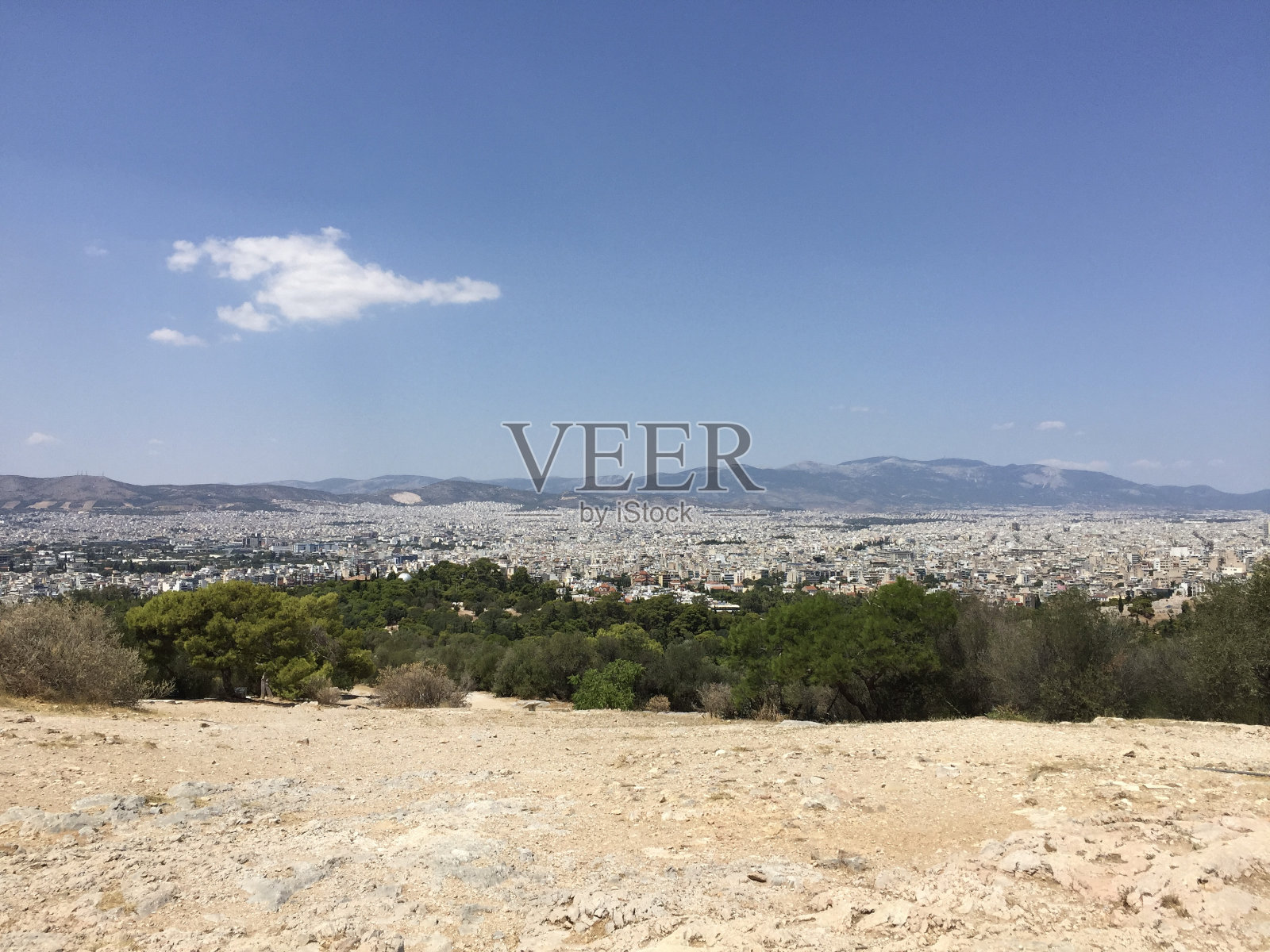 从希腊雅典的Filopappou山看雅典的城市景观照片摄影图片