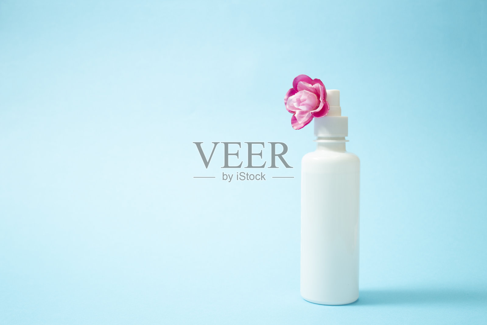 用新鲜清洁喷雾消毒。照片摄影图片