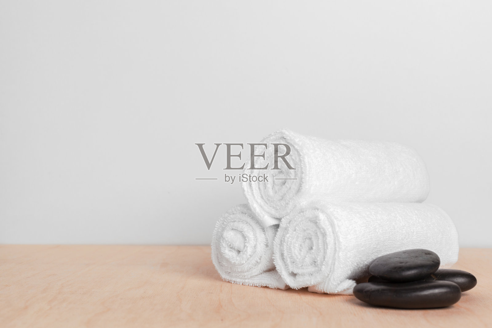 木制桌子上美丽的水疗组合照片摄影图片