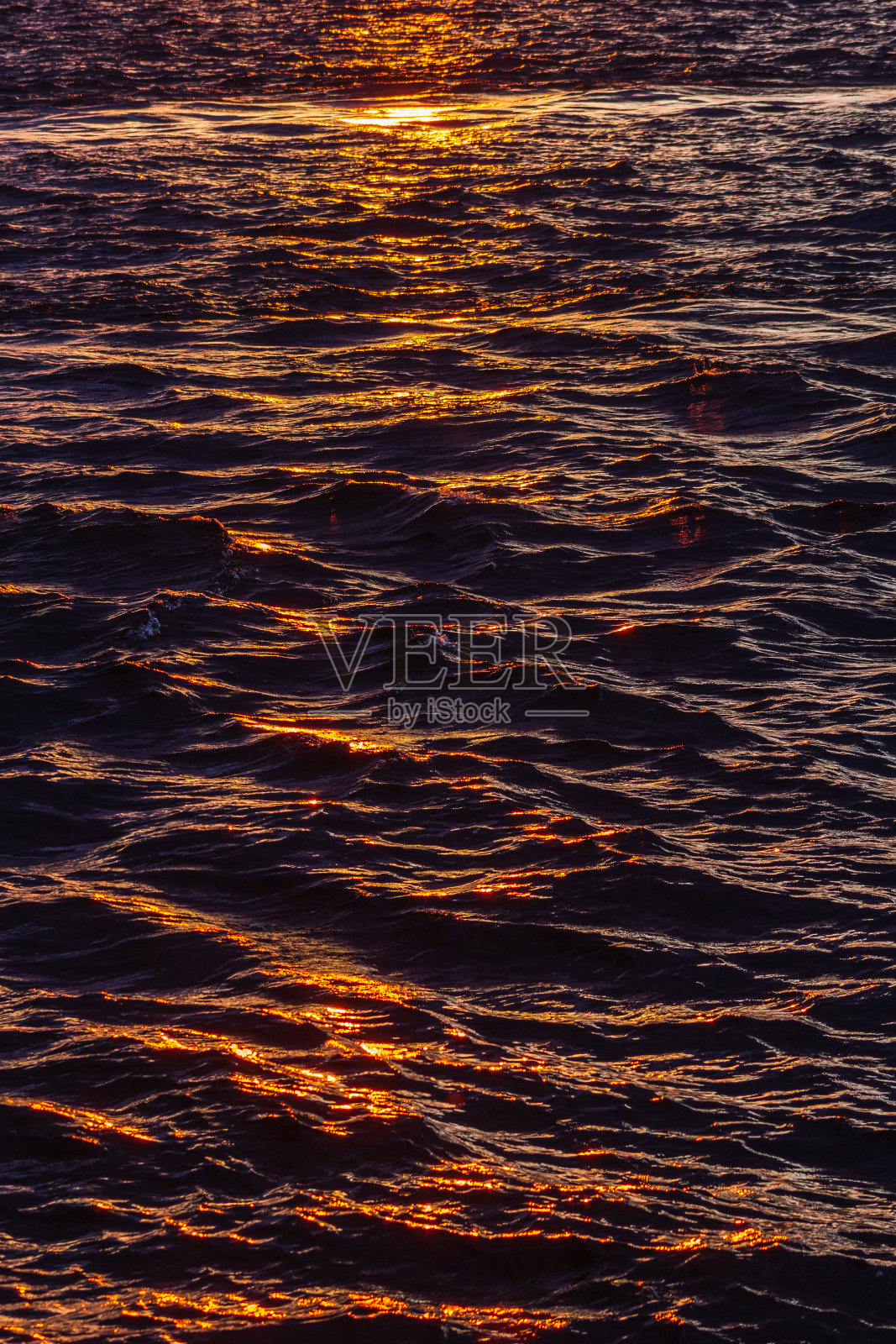 海水表面的海洋日落炫目辉光泄漏照片摄影图片