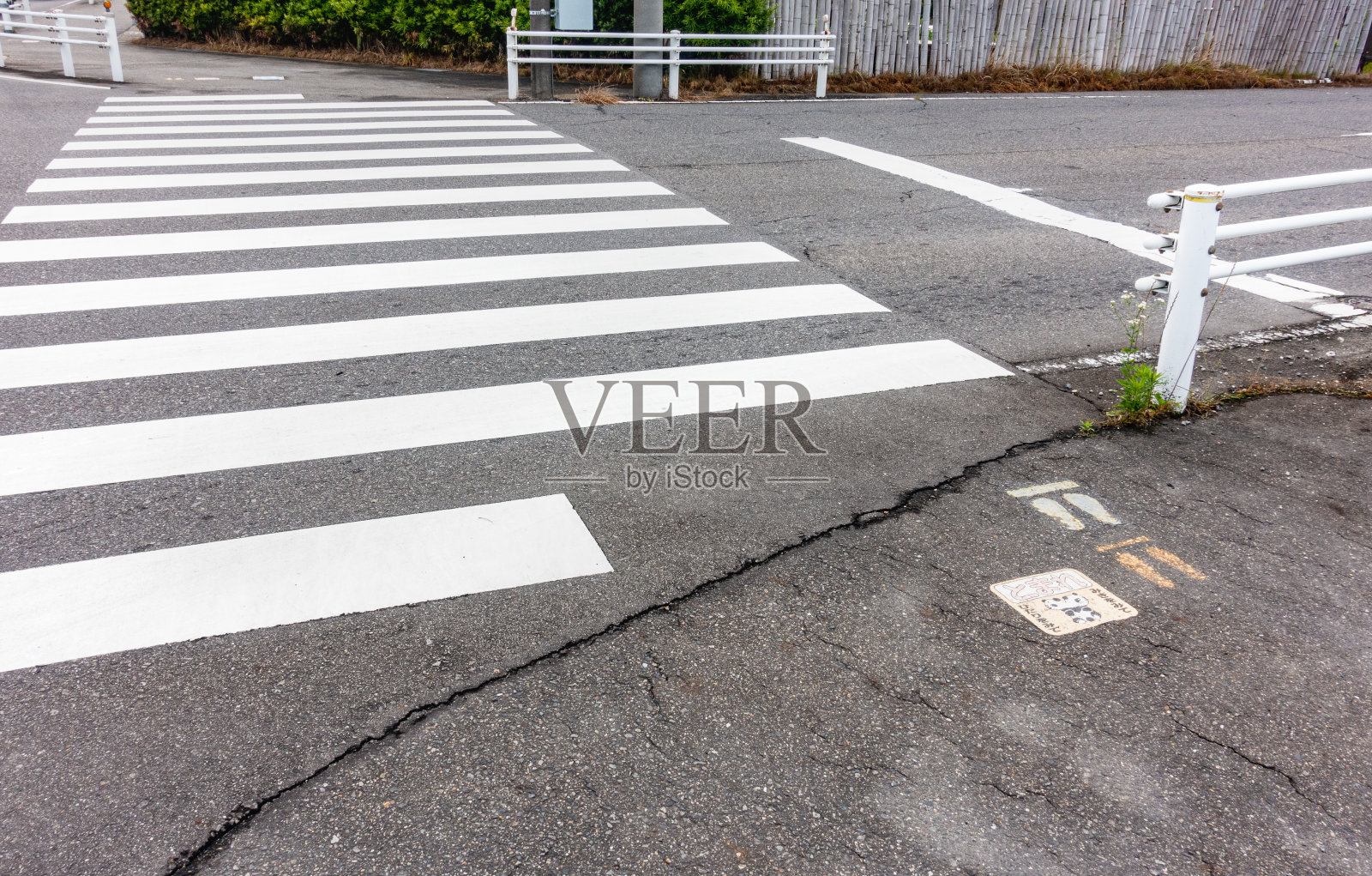 在日本拍摄的人行横道。无人驾驶。照片摄影图片