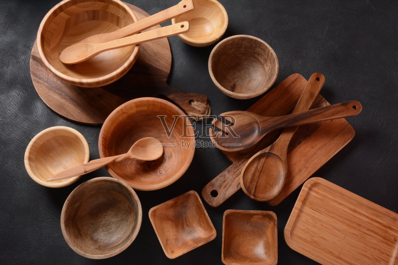 空陶瓷盘、木勺或竹勺和碗美食背景照片摄影图片