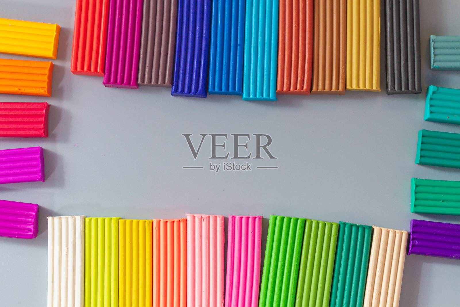 创意背景制作的多色橡皮泥块造型和创意照片摄影图片