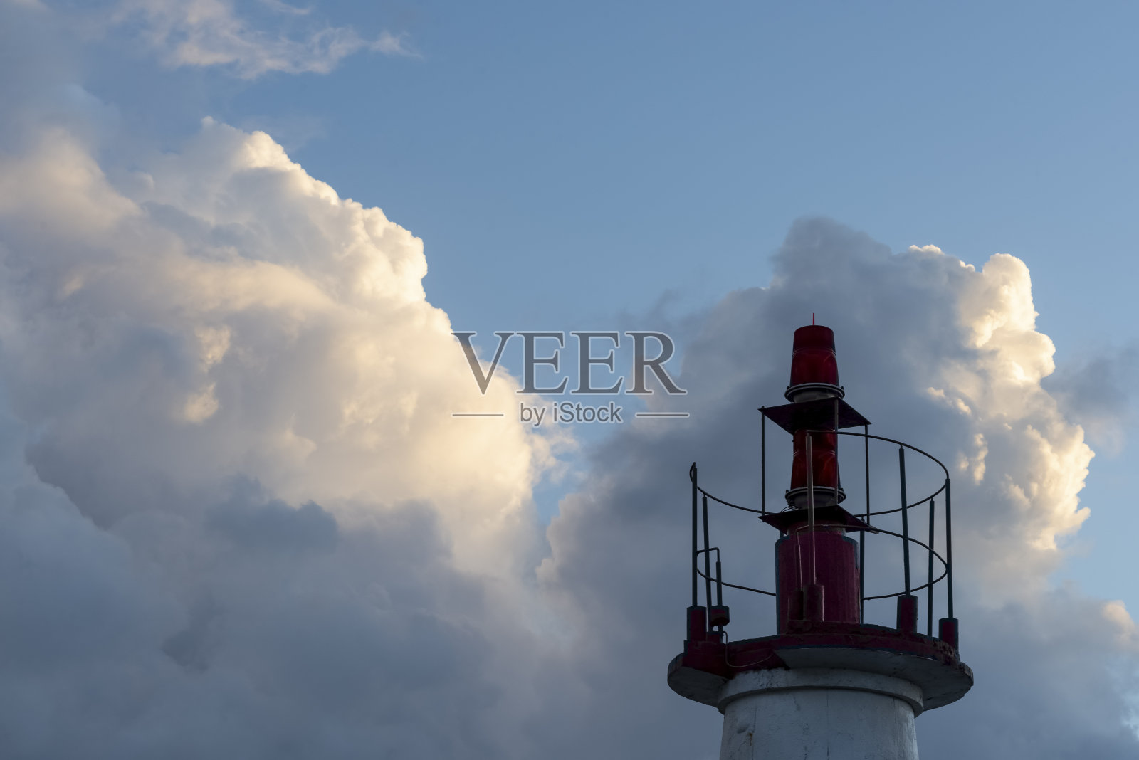 空中灯塔照片摄影图片