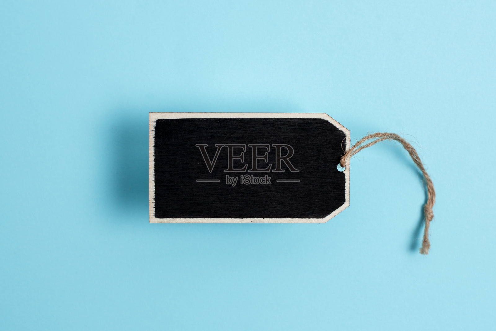 收集真实的空白空不干胶卡片标签与松紧带在不同的颜色背景包含现代小工具清单标签信息内容的目的照片摄影图片